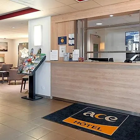 Otel Ace Paris Sud Villabe